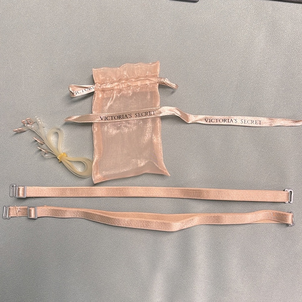 BNWOT SET OF 2 VICTORIA’S SECRET NUDE & CLEAR BRA STRAPS IN A CHIFFON POUCH